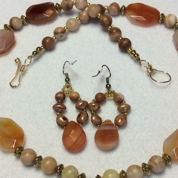 FINAL SALE PRICE Hand Beaded Peach/Cream Necklace & Earring Set - Picture 2 of 5